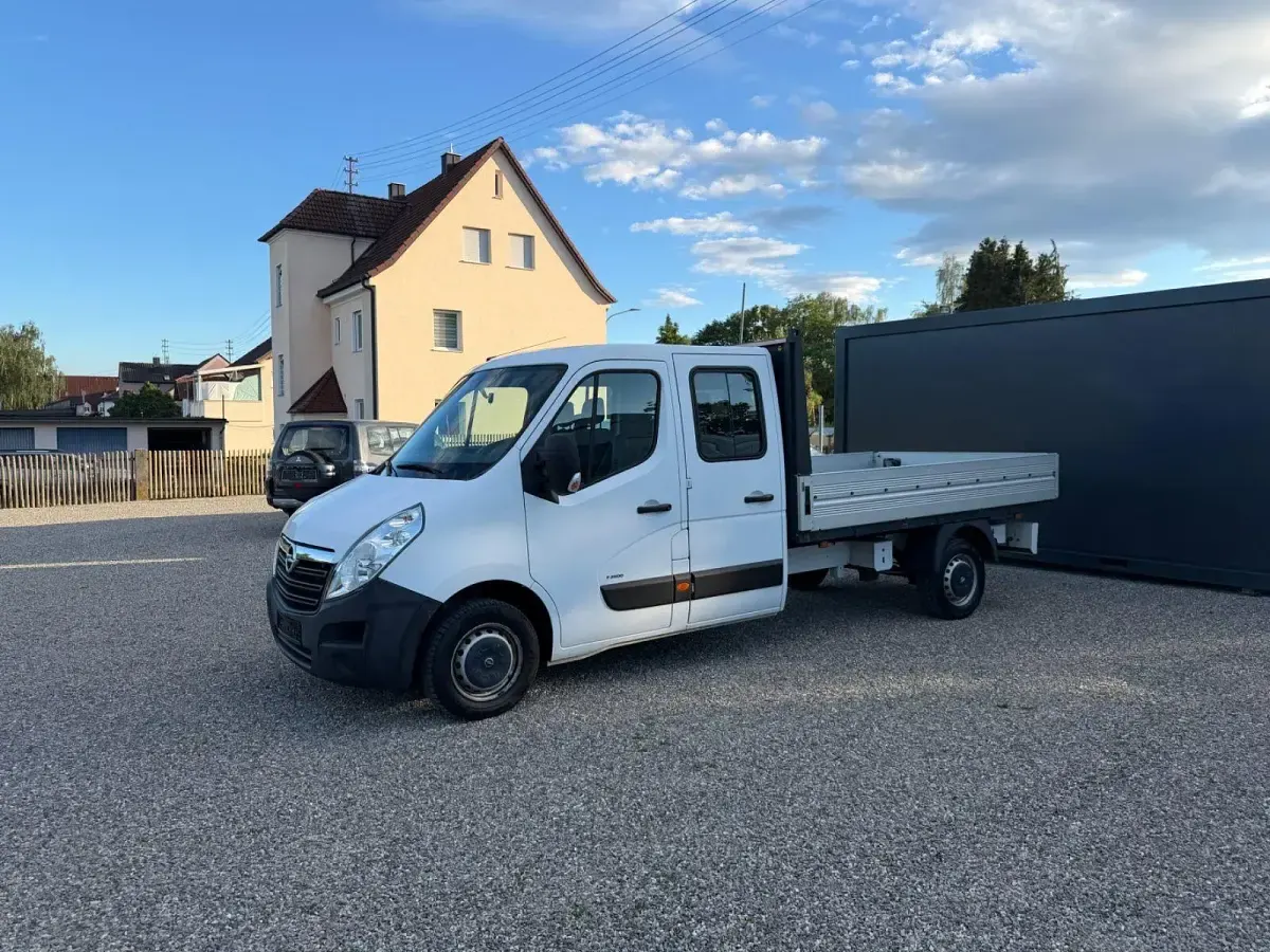 Gebraucht Opel Movano 131 PS (96 kW) 2018 Weiß Van / Kleinbus