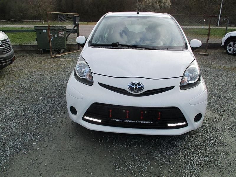 Gebraucht Toyota Aygo Cool 68 PS (50 kW) 2014 Weiß Kleinwagen