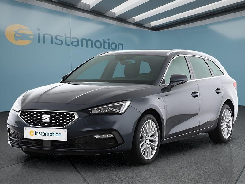 Grau Gebraucht 2022 Seat Leon Kombi | 25.649 € (Teuer) - Bild 1/4