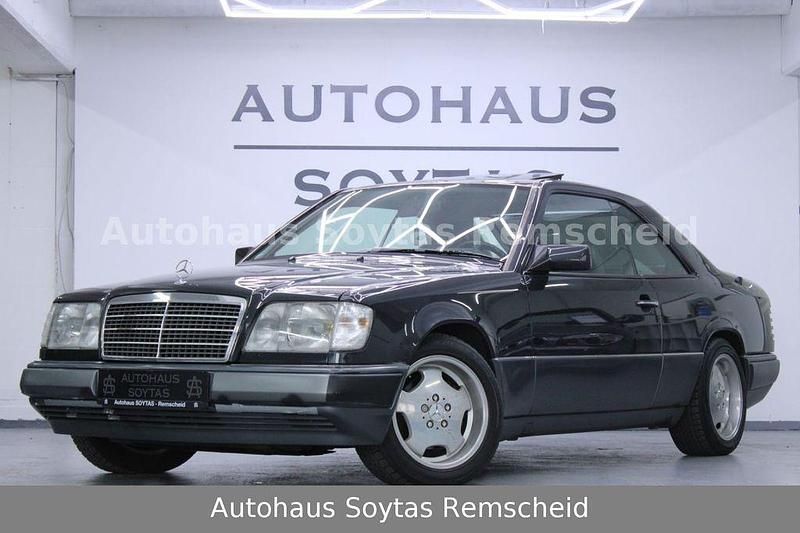 Second-hand Mercedes 220 150 CP (110 kW) 1993 Negru Coupe