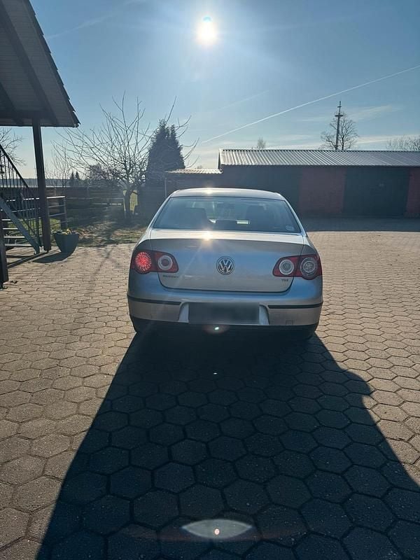 Gebraucht VW Passat 122 PS (89 kW) 2008 Silber Limousine