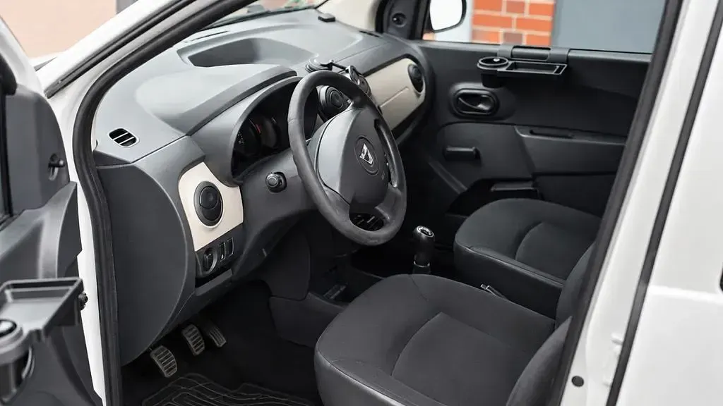 Gebraucht Dacia Lodgy 83 PS (61 kW) 2014 Weiß Van / Kleinbus