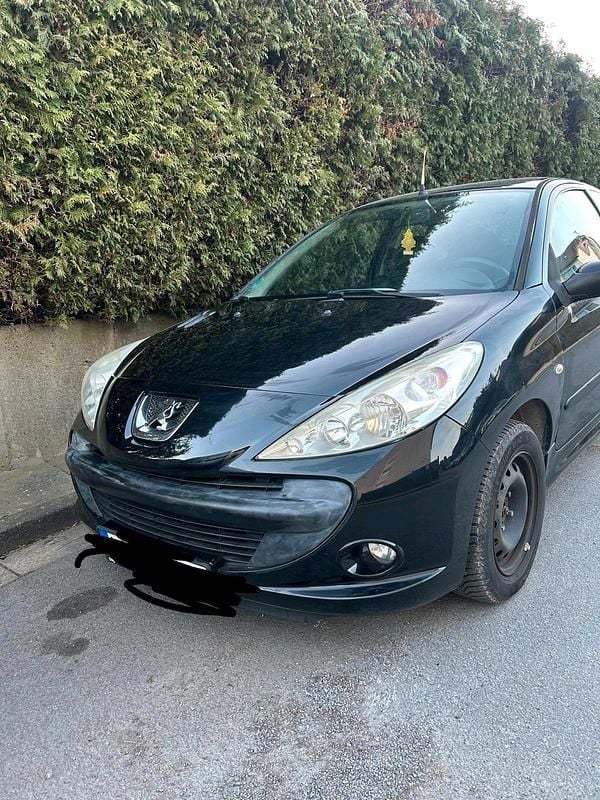 Gebraucht Peugeot 206+ 60 PS (44 kW) 2009 Schwarz Kleinwagen