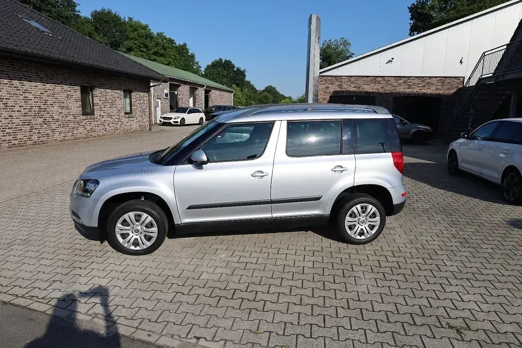 Gebraucht Skoda Yeti Active 110 PS (80 kW) 2015 Silber SUV