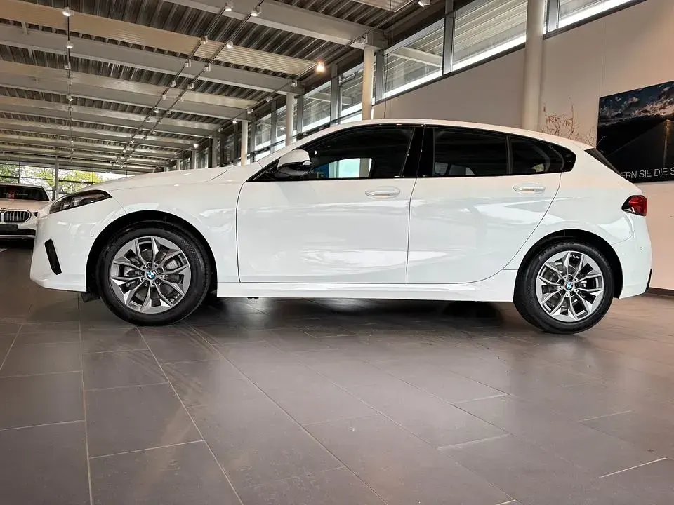 Używany BMW 120 163 KM (119 kW) 2025 Biały Hatchback
