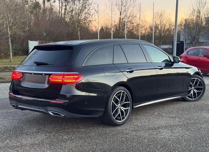 Gebraucht Mercedes E220 AMG line 194 PS (142 kW) 2021 Schwarz Kombi