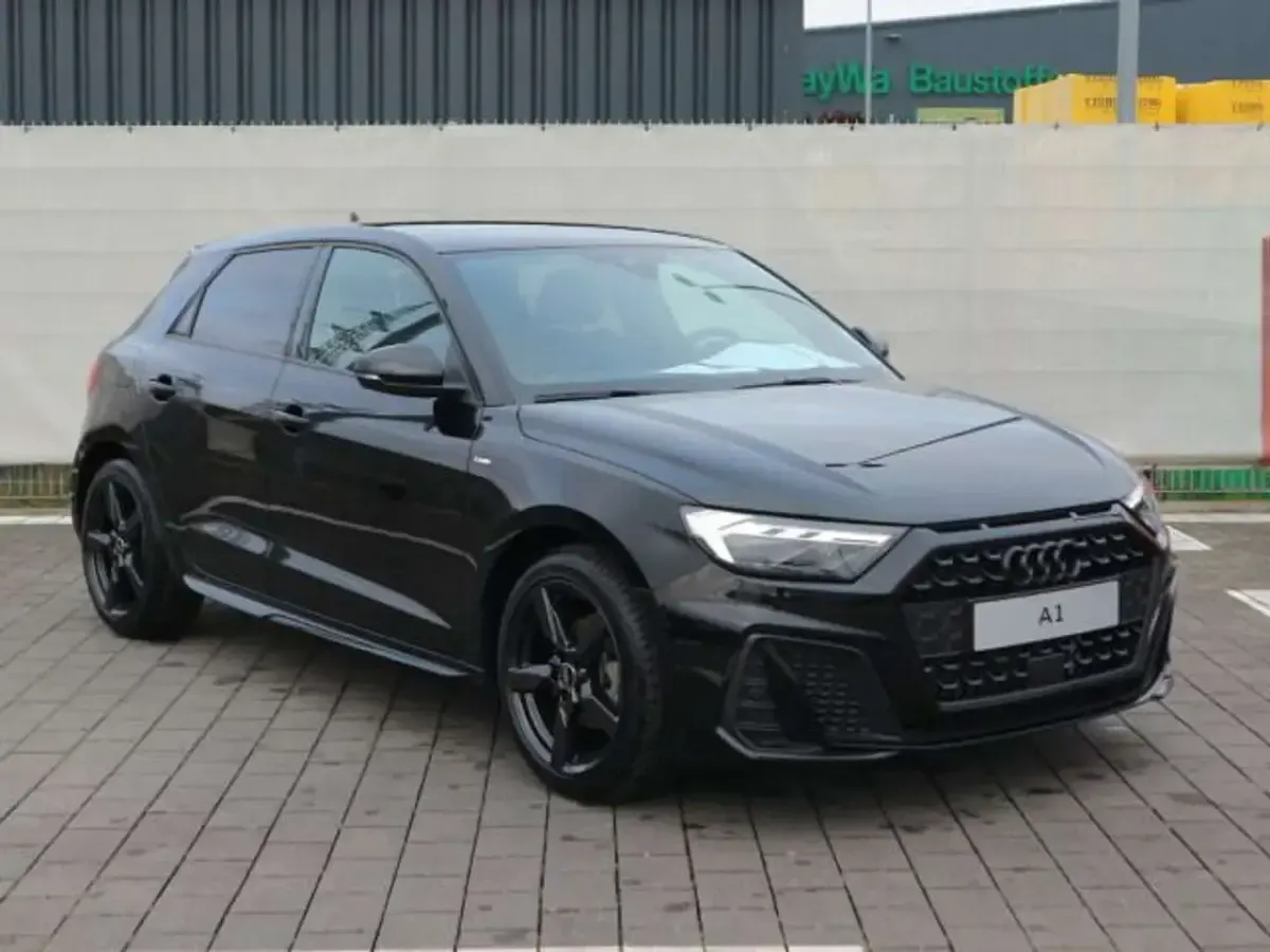 Gebraucht Audi A1 S-Line 116 PS (85 kW) 2025 Mythosschwarz metallic SUV