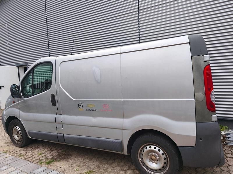 Silber Gebraucht 2006 Opel Vivaro Van | 1.950 € - Bild 1/4