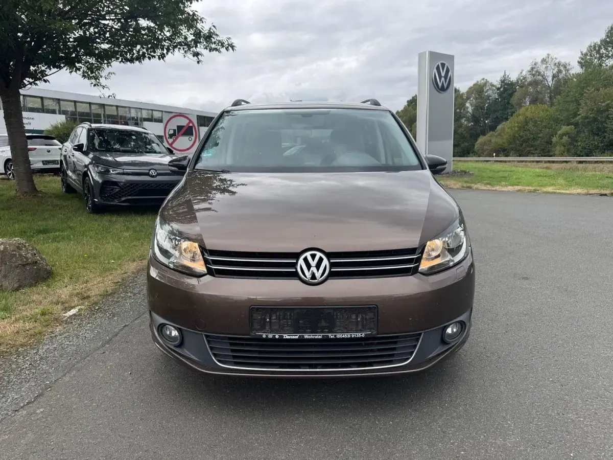 Gebraucht VW Touran Match 105 PS (77 kW) 2012 Braun Van / Kleinbus