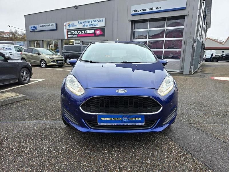 Gebraucht Ford Fiesta Trend 101 PS (74 kW) 2016 Blau Limousine