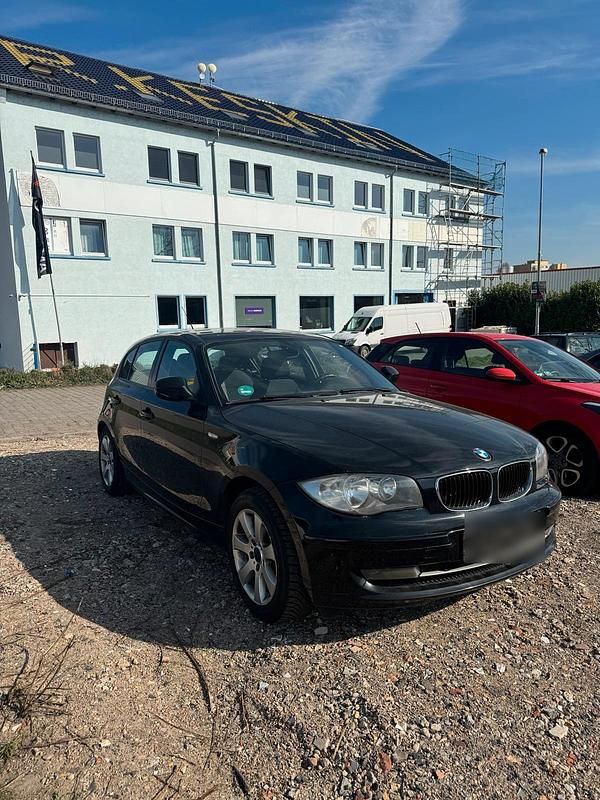 Gebraucht BMW 116 122 PS (89 kW) 2011 Schwarz Kleinwagen