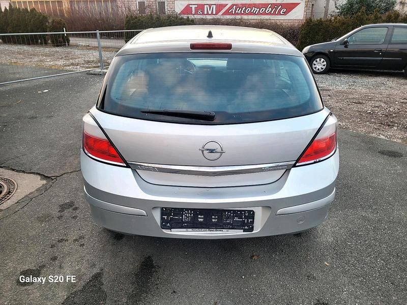 Gebraucht Opel Astra 105 PS (77 kW) 2005 Silber Limousine