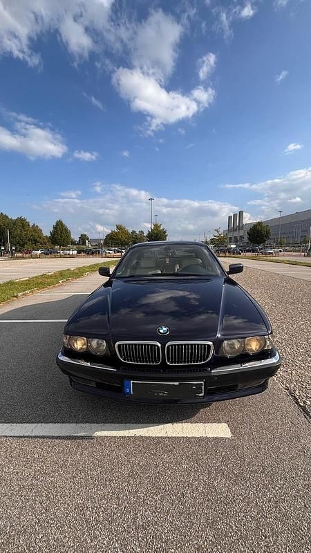 Blau Gebraucht 2000 BMW 735 Limousine | 15.100 € - Bild 1/4