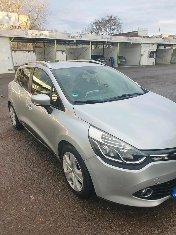 Silber Gebraucht 2015 Renault Clio GrandTour Kombi | 5.800 € (Fairer Preis) - Bild 1/4