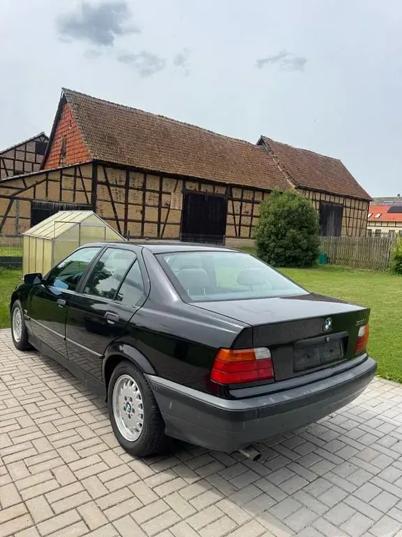 Gebraucht BMW 316 102 PS (75 kW) 1997 Schwarz Limousine