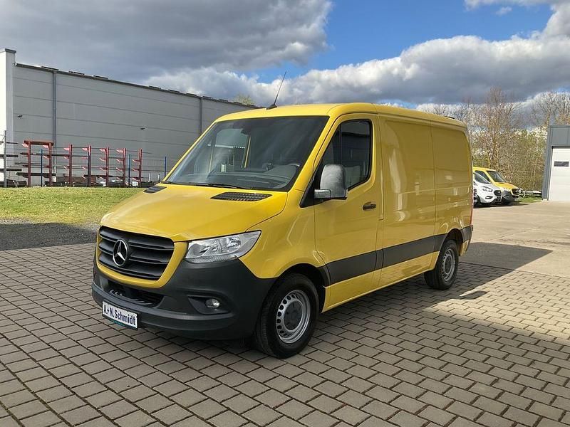 Gebraucht Mercedes Sprinter 163 PS (119 kW) 2019 Calcitgelb Van