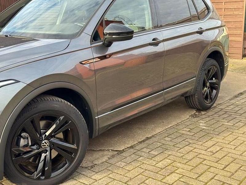 Gebraucht VW Tiguan Allspace R-line 190 PS (139 kW) 2024 Grau SUV