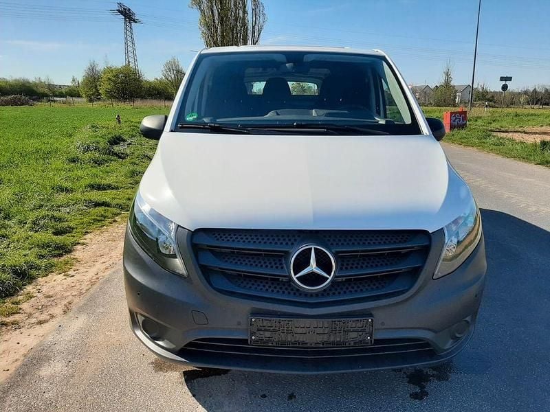 Usado Mercedes Vito 114 HP (83 kW) 2018 Branco Van