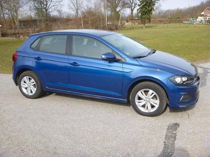 Gebraucht VW Polo Comfortline 95 PS (69 kW) 2018 Blau Kleinwagen