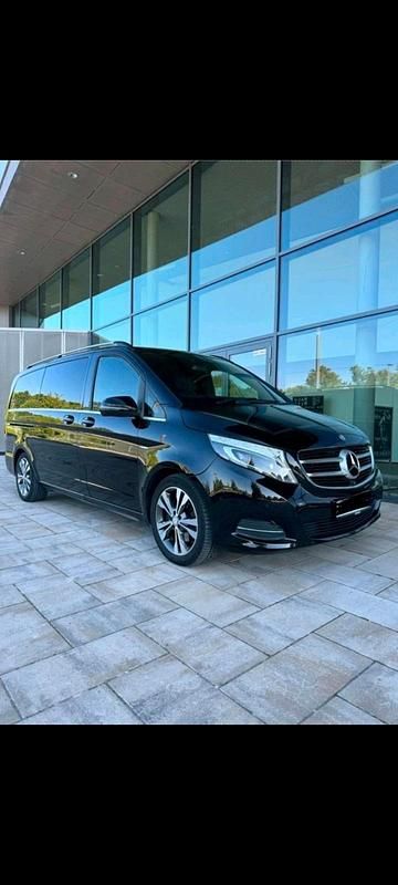 Schwarz Gebraucht 2015 Mercedes V250 Van / Kleinbus | 26.500 € (Fairer Preis) - Bild 1/4