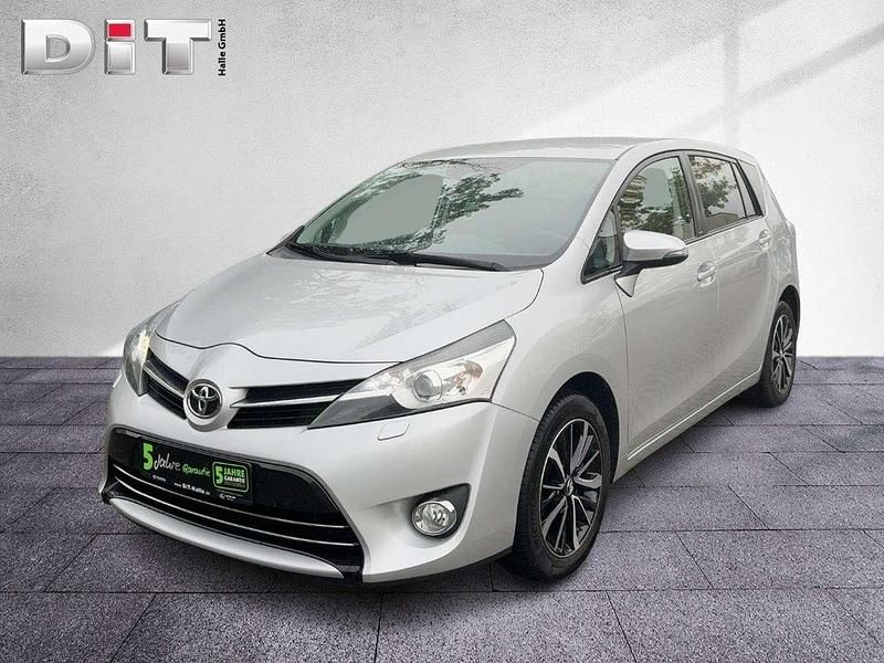 Platinsilber metallic Gebraucht 2017 Toyota Verso Edition-S Van / Kleinbus | 13.640 € (Fairer Preis) - Bild 1/4