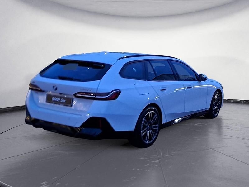 Gebraucht BMW 520 Efficient Dynamics 197 PS (144 kW) 2025 Weiß Kombi