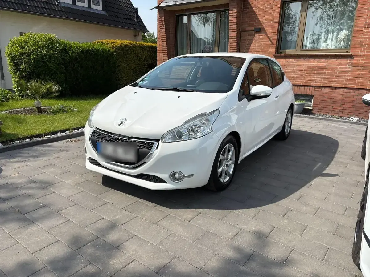 Gebraucht Peugeot 208 95 PS (69 kW) 2012 Weiß Kleinwagen