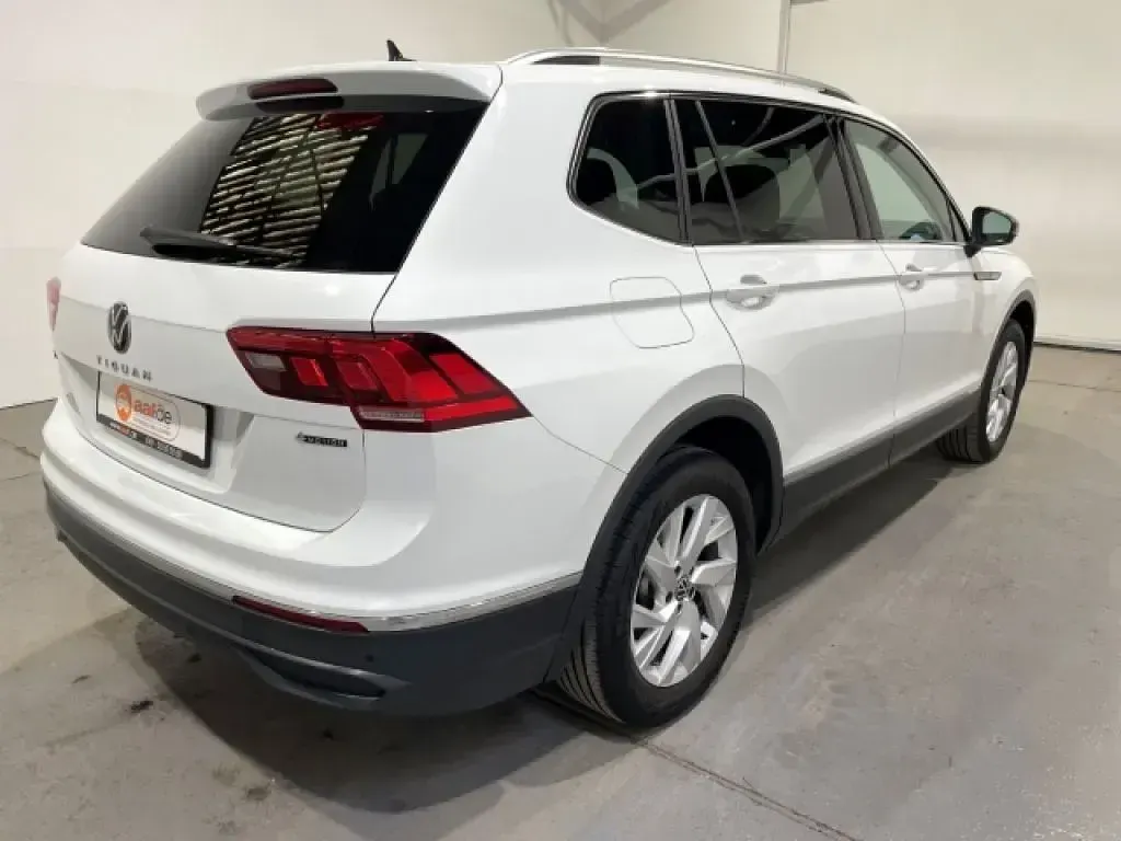 Gebraucht VW Tiguan Allspace Life 150 PS (110 kW) 2023 Weiss SUV