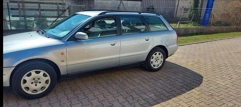 Usata Audi A4 101 CV (74 kW) 1997 Argento Berlina