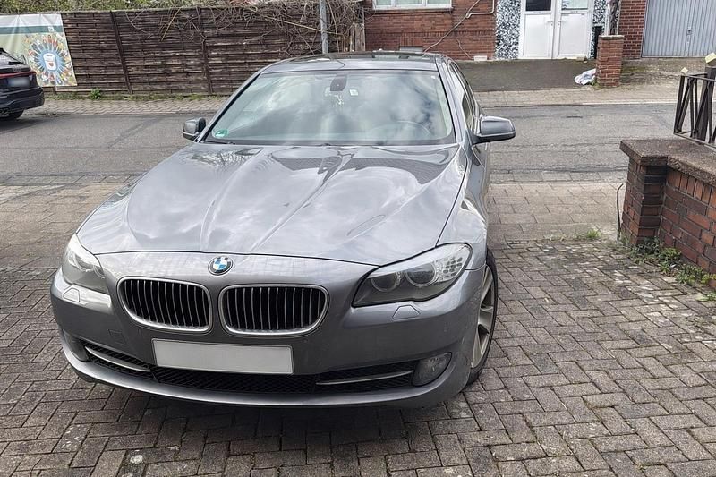Gebraucht BMW 520 184 PS (135 kW) 2011 Grau Limousine