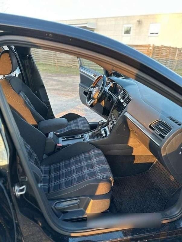 Second-hand VW Golf VII GTI 230 CP (169 kW) 2017 Negru Hatchback