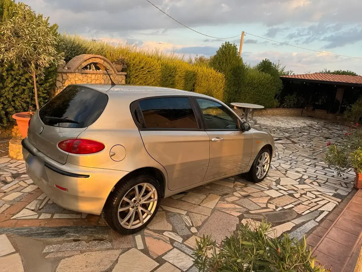 Gebraucht Alfa Romeo 147 105 PS (77 kW) 2004 Gold Kleinwagen