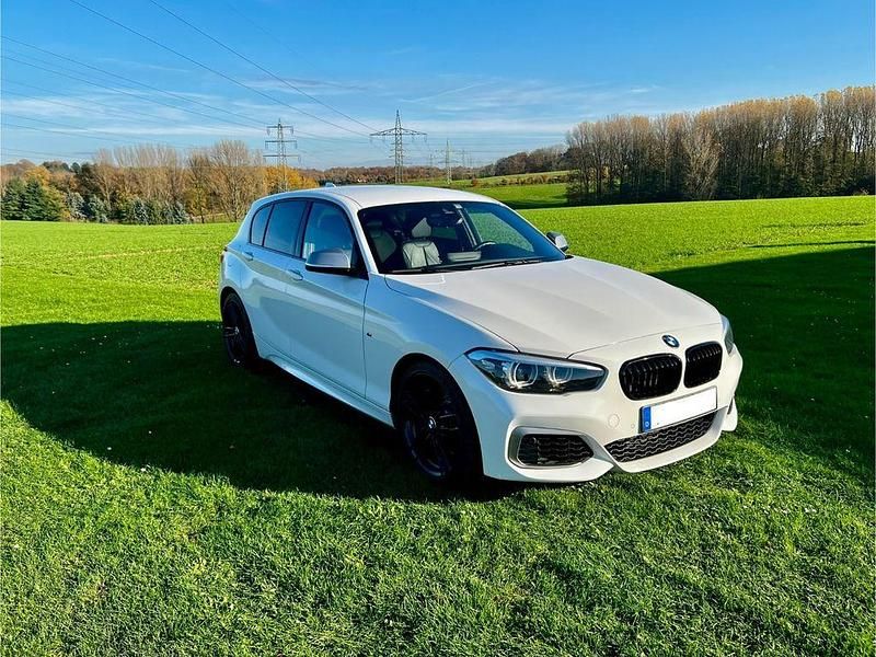 Weiß Gebraucht 2018 BMW M140 M Sport Limousine | 30.950 € (Fairer Preis) - Bild 1/4