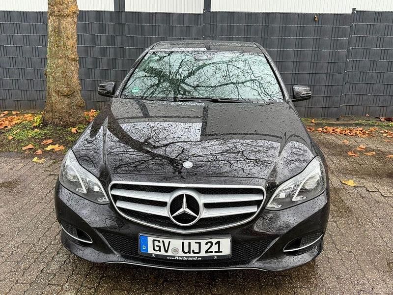 Schwarz Gebraucht 2017 Mercedes E250 Limousine | 18.990 € (Guter Preis) - Bild 1/4