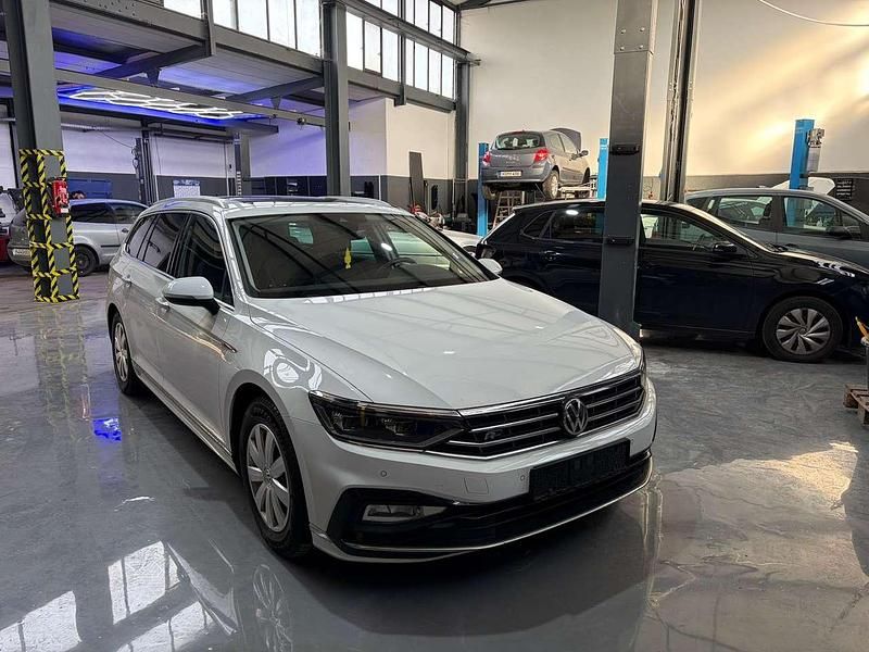 Gebraucht VW Passat Elegance 190 PS (139 kW) 2020 Pure white Kombi