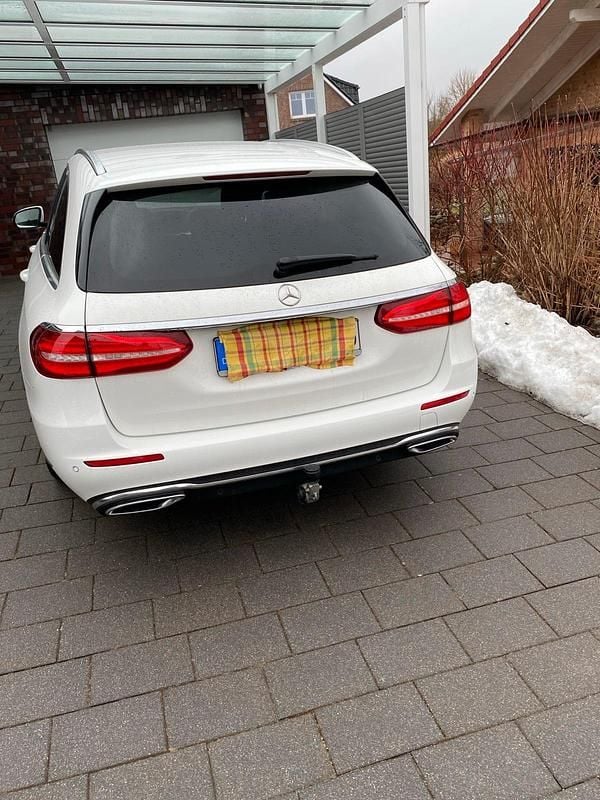 Gebraucht Mercedes E220 194 PS (142 kW) 2019 Weiß Kombi