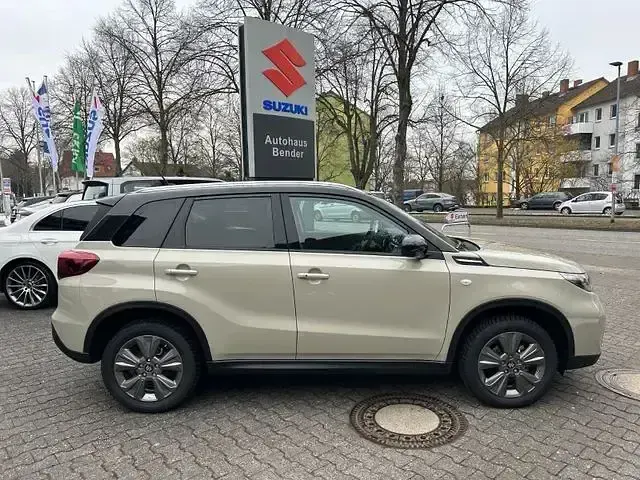 Gebraucht Suzuki Vitara Comfort 102 PS (75 kW) 2025 Beige SUV