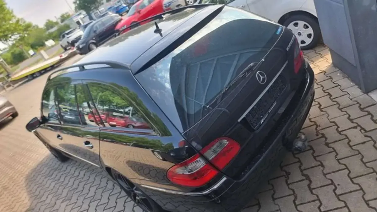 Gebraucht Mercedes E200 Avantgarde 184 PS (135 kW) 2006 Schwarz Kombi