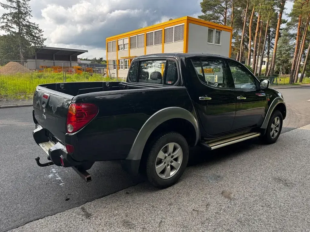 Gebraucht Mitsubishi L200 Intense 136 PS (100 kW) 2006 Schwarz Pickup