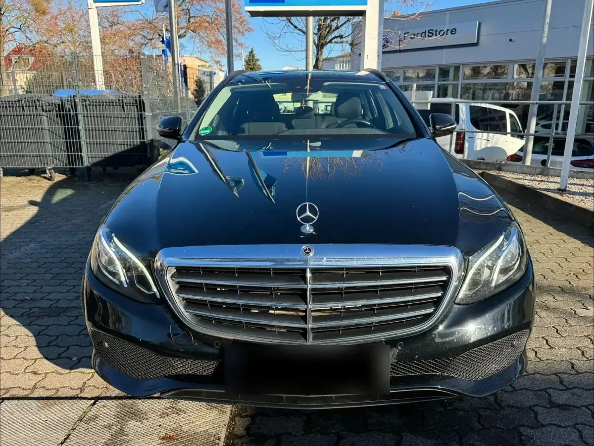 Gebraucht Mercedes E220 194 PS (142 kW) 2018 Schwarz Kombi
