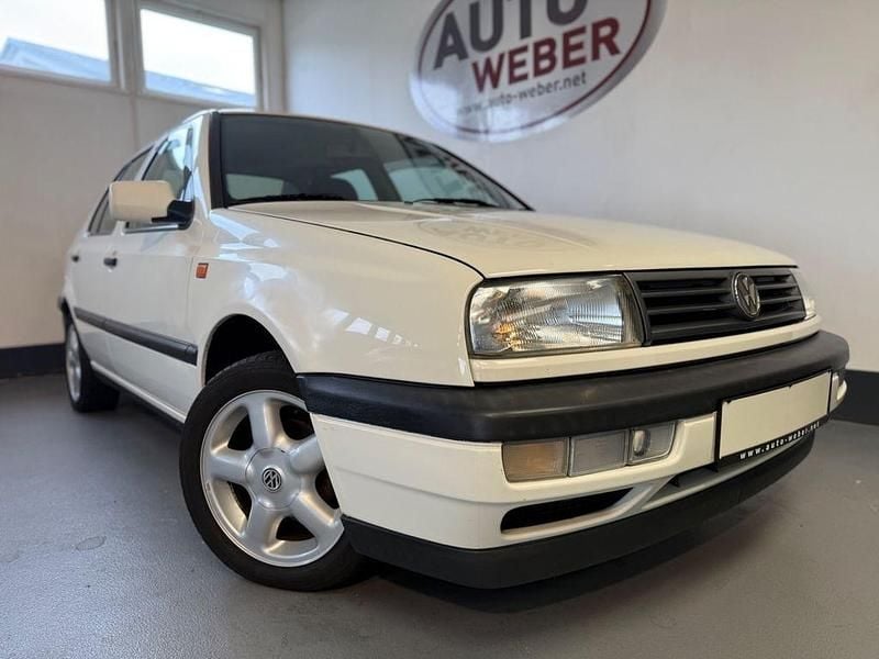 Weiß Gebraucht 1993 VW Vento S Limousine | 7.999 € - Bild 1/4