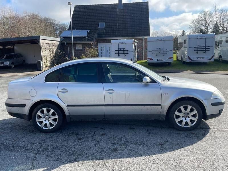 Gebraucht VW Passat Comfortline 102 PS (75 kW) 2003 Grau Limousine