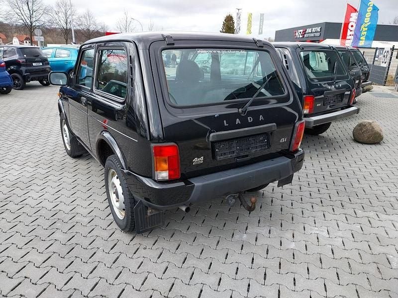 Second-hand Lada Urban 83 CP (61 kW) 2016 Negru SUV