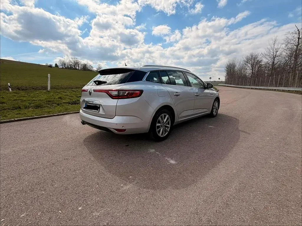 Gebraucht Renault Mégane Intens 132 PS (97 kW) 2017 Silber Limousine