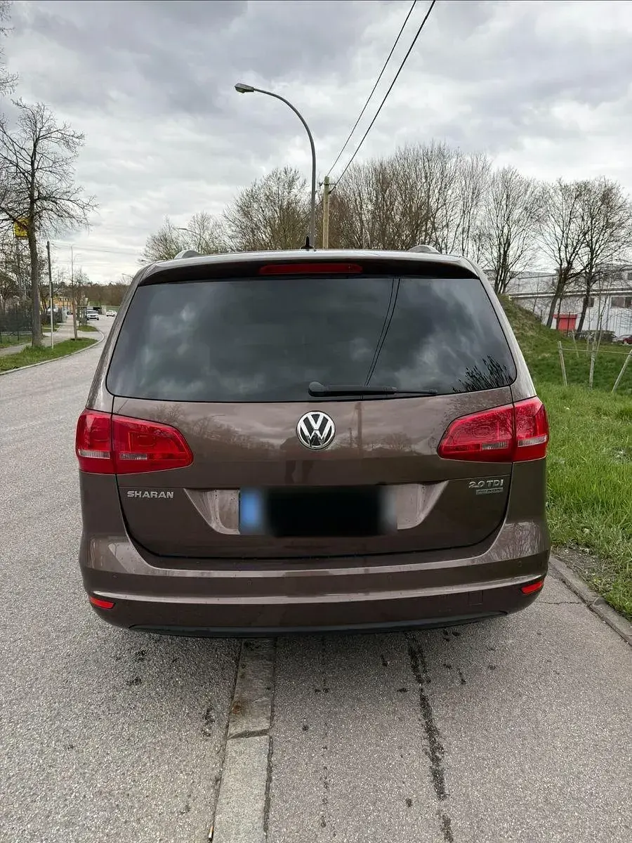 Gebraucht VW Sharan Trendline 170 PS (125 kW) 2011 Braun Van / Kleinbus