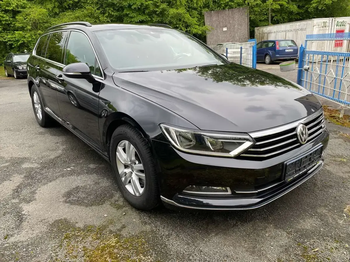 Gebraucht VW Passat Comfortline 150 PS (110 kW) 2016 Deep black perleffekt Kombi