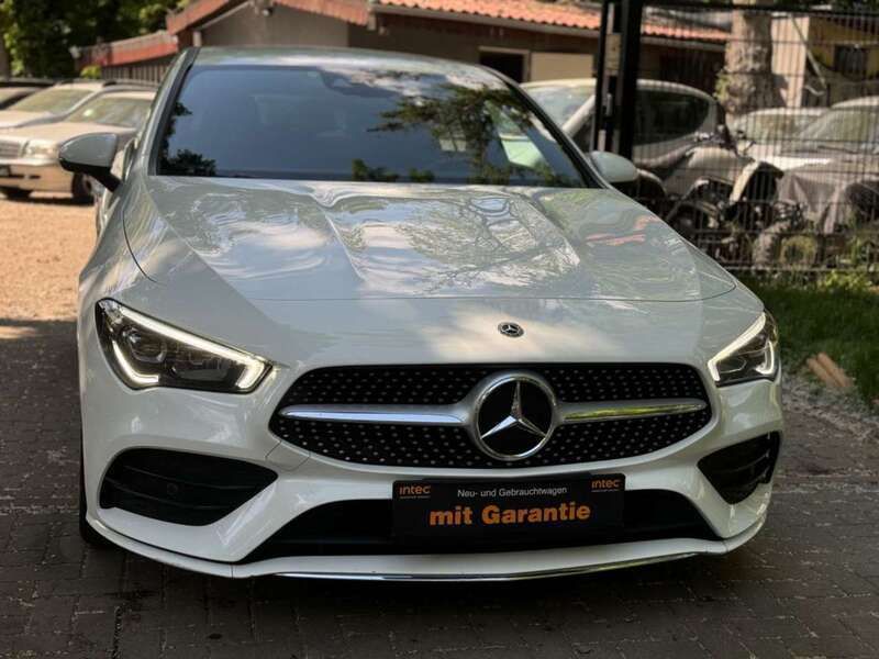 Weiß Gebraucht 2019 Mercedes CLA200 AMG Kombi | 19.940 € - Bild 1/4
