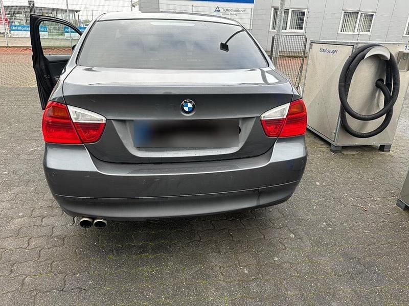 Gebraucht BMW 320 150 PS (110 kW) 2006 Grau Limousine