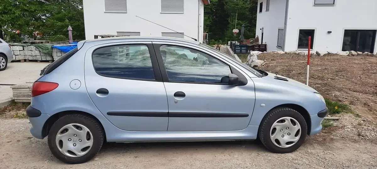 Gebraucht Peugeot 206 75 PS (55 kW) 2001 Blau Kleinwagen