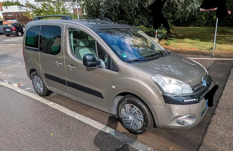 Braun Gebraucht 2012 Citroën Berlingo Van / Kleinbus | 6.999 € (Teuer) - Bild 1/4